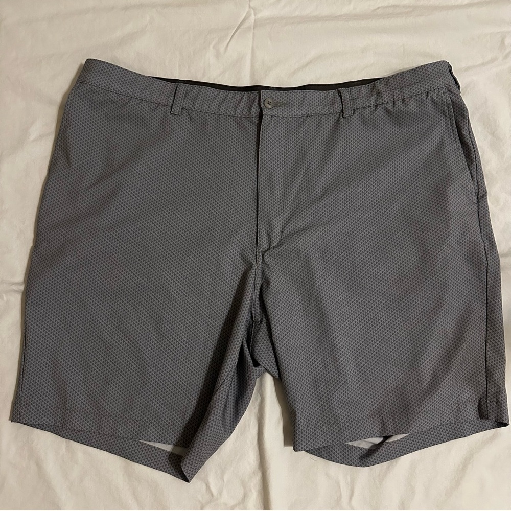 Men’s Ben Hogan Shorts Size 46 Gray Geometric Flat Front Golf Chino